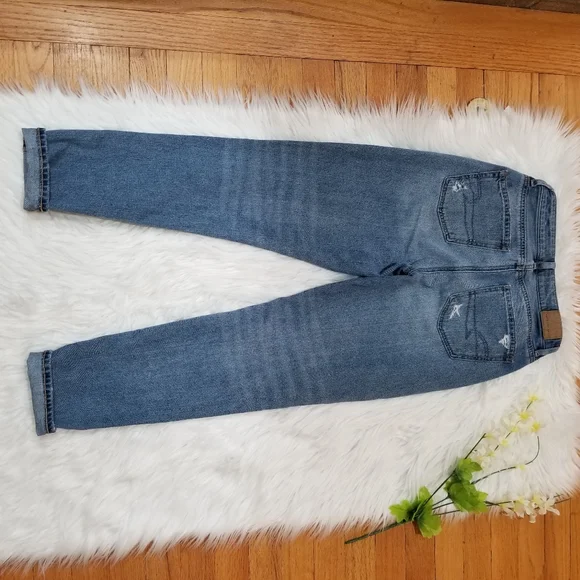 AMERICAN EAGLE Mom Jeans Comfort Stretch Waistband Light Blue Wash Size 00R. - Picture 5 of 17
